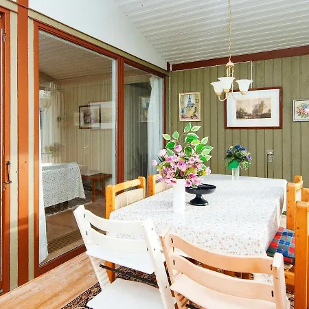 8 Person In Farvang-by Traum *